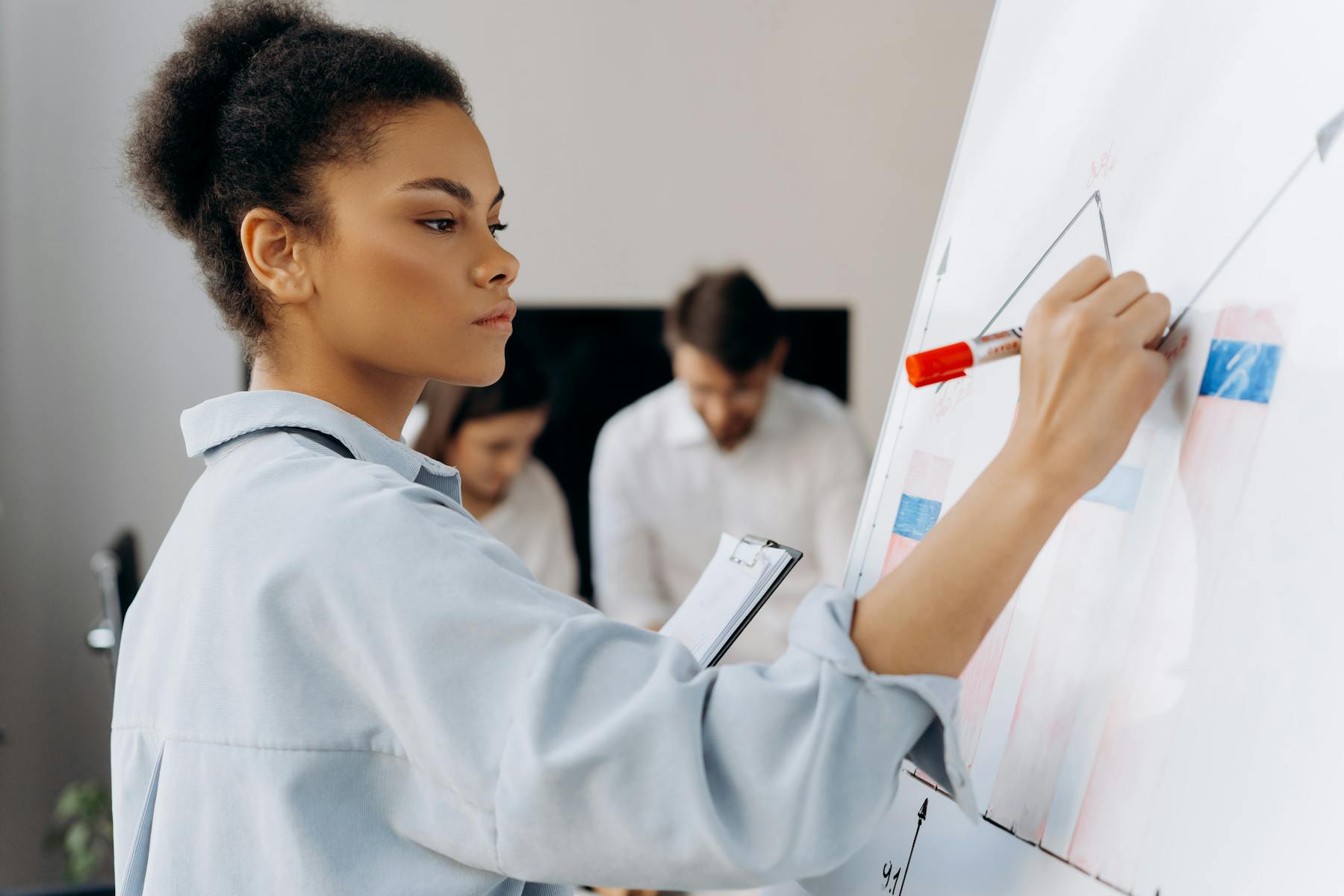 Consultant planning a workflow on a whiteboard
